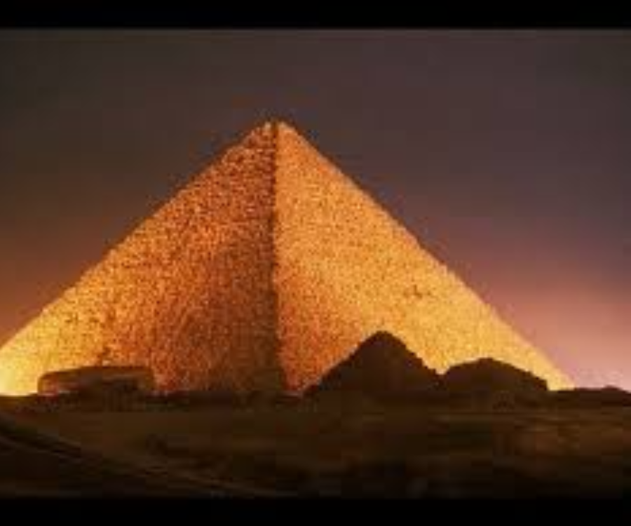 KEOPS PRAMİDİ'NDE METEORDAN YAPILMIŞ BİR TAHT