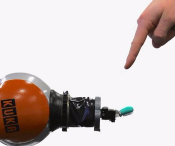 BİLİM İNSANLARI ROBOTLARA ACI ÇEKMEYİ ÖĞRETECEK